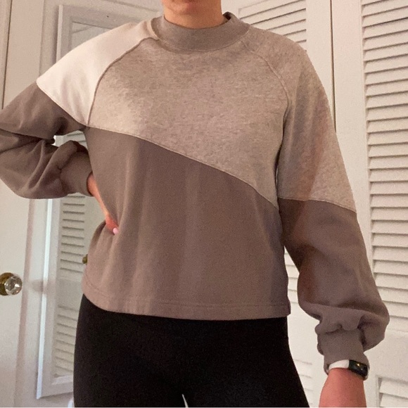 Abercrombie and Fitch crew neck sweatshirt in neutral tones — brown, grey, white - Picture 3 of 5